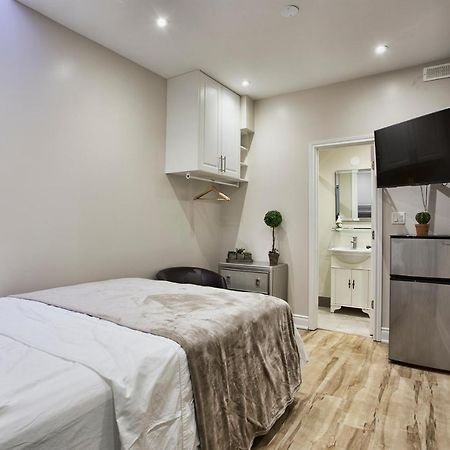 Toronto Rooms And Suites Buitenkant foto