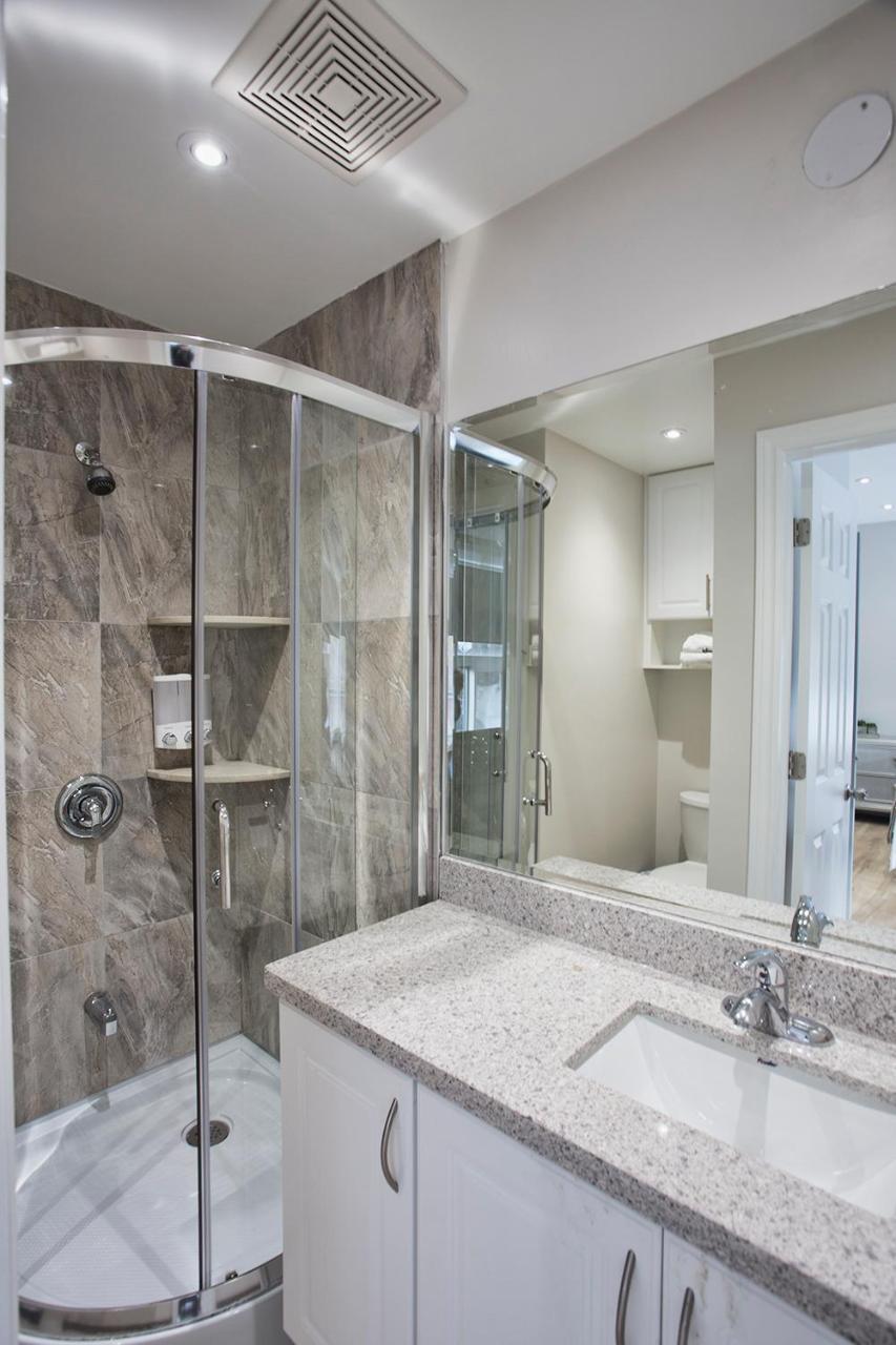 Toronto Rooms And Suites Buitenkant foto