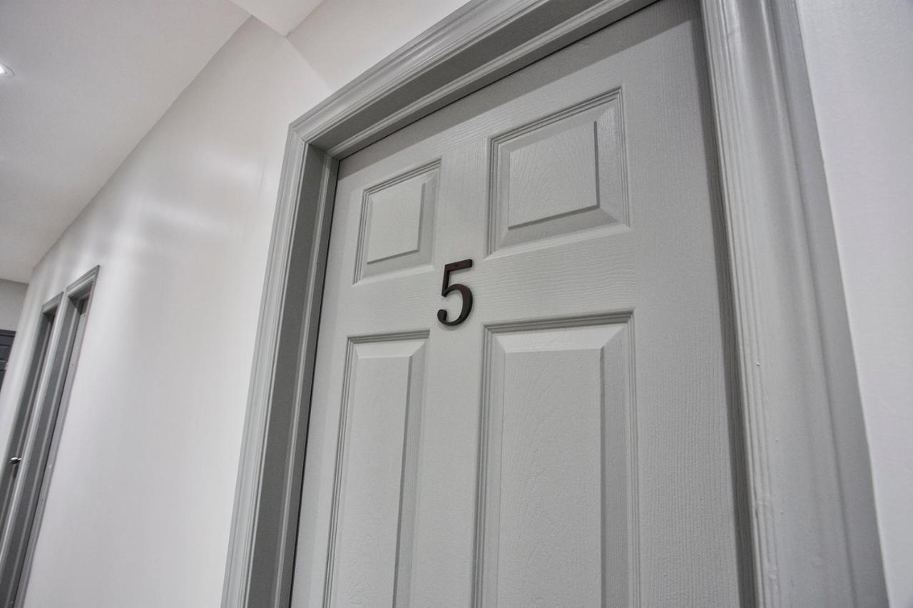 Toronto Rooms And Suites Buitenkant foto