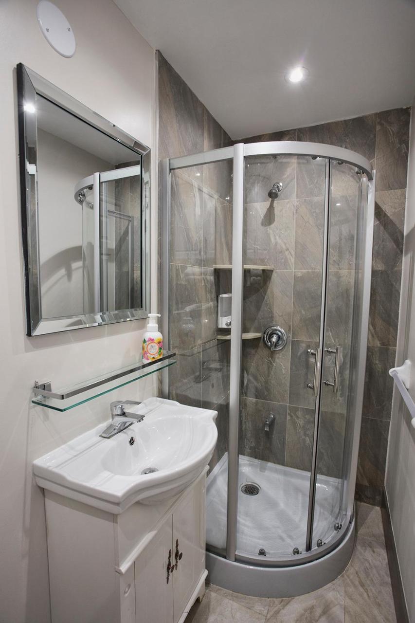 Toronto Rooms And Suites Buitenkant foto