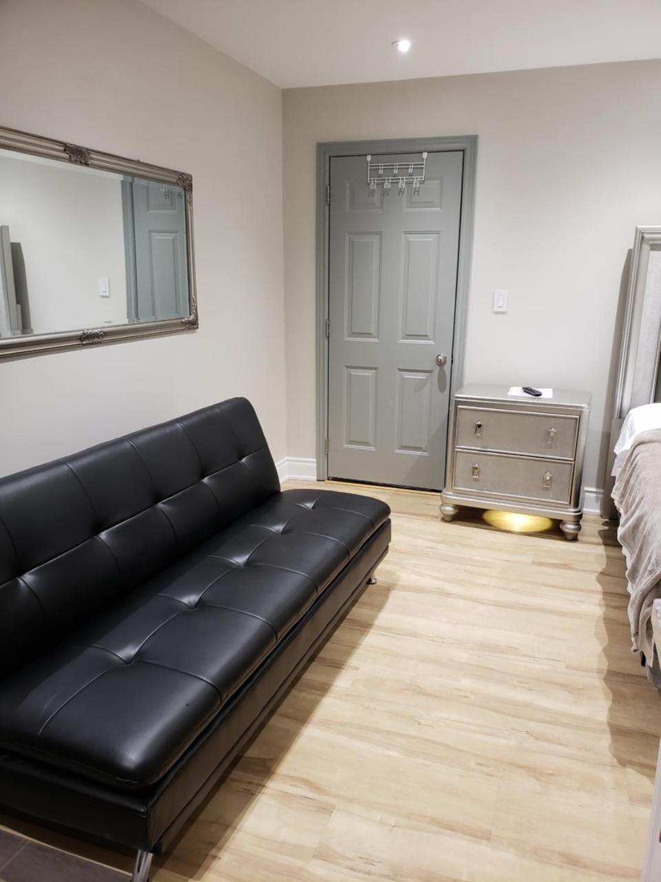 Toronto Rooms And Suites Buitenkant foto