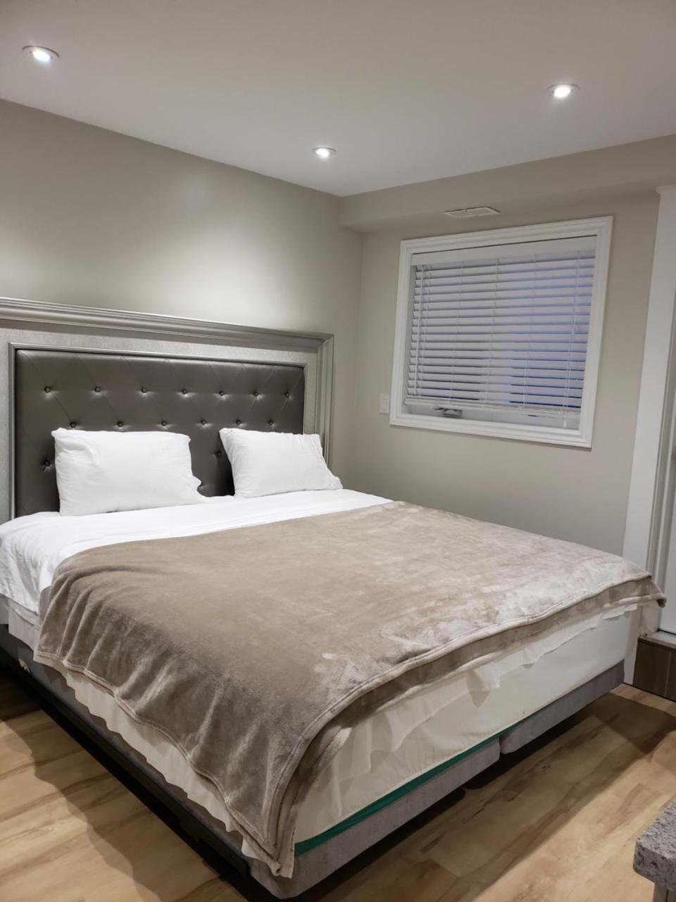 Toronto Rooms And Suites Buitenkant foto